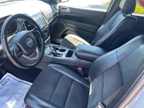 Used 2021 Jeep Grand Cherokee Laredo X AWD/4WD image 15