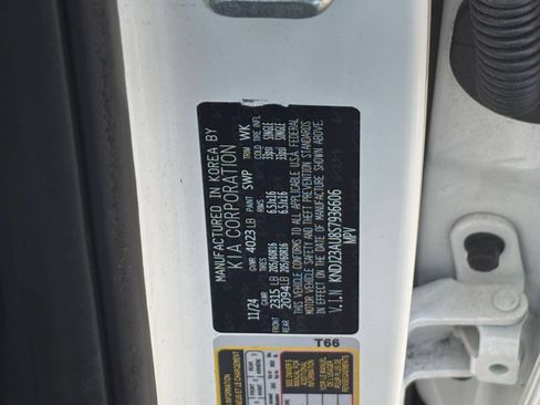 Used 2025 Kia Soul LX w/ LX Technology Package FWD image 26
