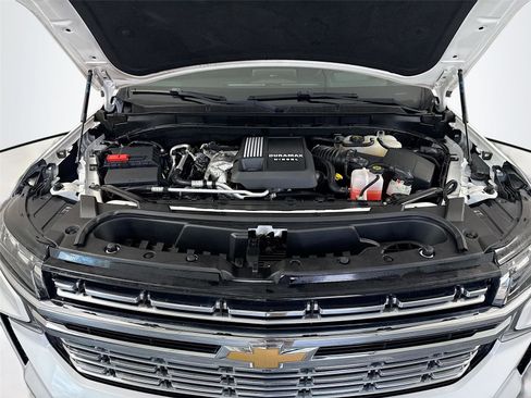 Used 2024 Chevrolet Suburban Premier w/ Advanced Technology Package AWD/4WD image 32