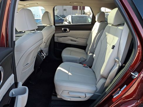 Used 2024 Kia Sorento SX image 11