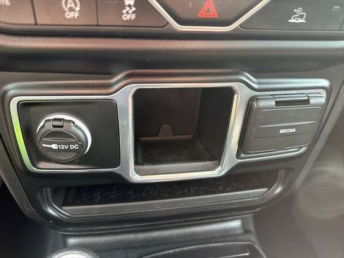 Used 2022 Jeep Wrangler Sport AWD/4WD image 18