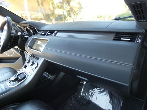 Used 2018 Land Rover Range Rover Evoque SE Dynamic image 33