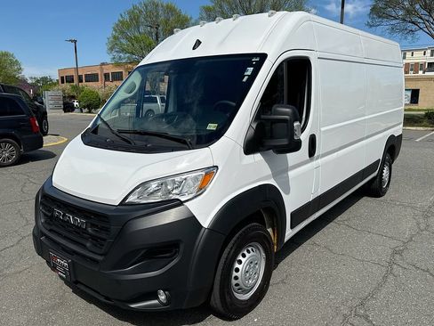 Used 2025 RAM ProMaster 2500 w/ Convenience Group FWD image 3