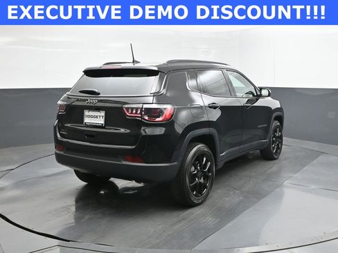 New 2025 Jeep Compass Latitude w/ Sun & Sound Group image 11