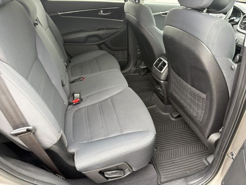 Used 2016 Kia Sorento L FWD image 24