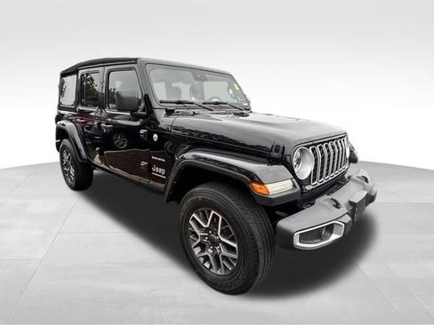 Used 2024 Jeep Wrangler Unlimited Sahara w/ Technology Group AWD/4WD image 11