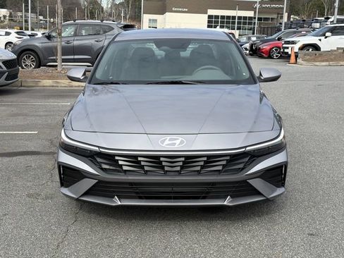New 2026 Hyundai Elantra SE FWD image 2