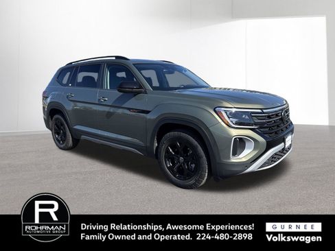 Used 2024 Volkswagen Atlas Peak Edition SEL image 2
