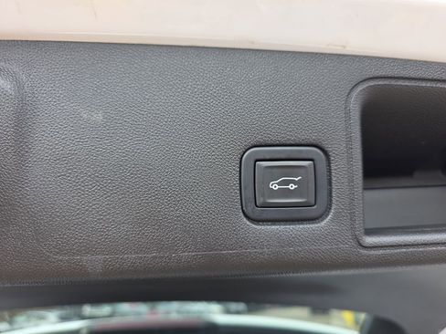 Used 2022 GMC Terrain SLT FWD image 13