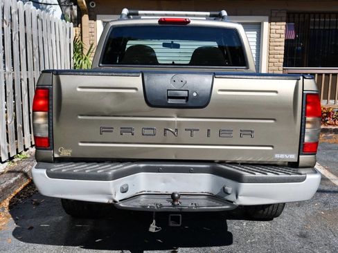 Used 2001 Nissan Frontier SE image 32