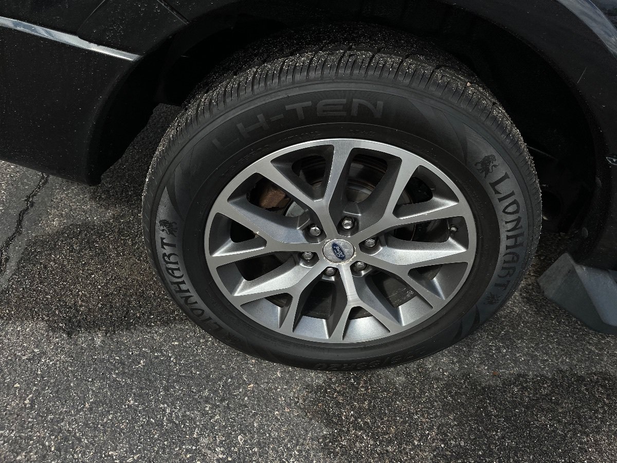 Used 2015 Ford Expedition EL XLT w/ Equipment Group 202A RWD image 46