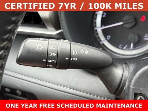 Used 2023 Toyota Highlander LE AWD/4WD image 26