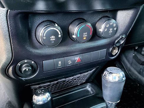 Used 2018 Jeep Wrangler Unlimited Sport S image 32