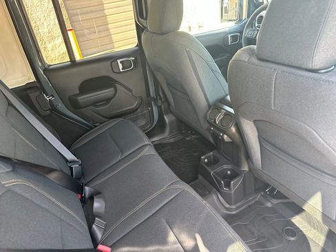Used 2025 Jeep Wrangler Unlimited Sport AWD/4WD image 21