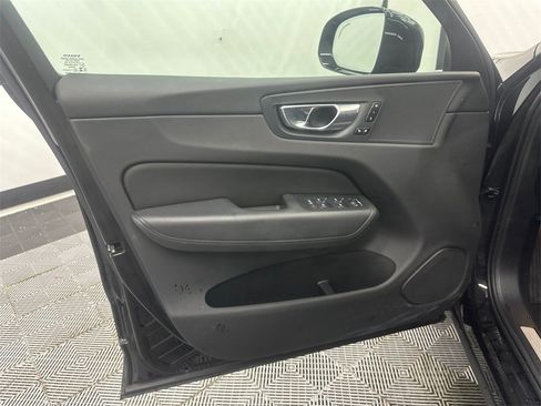 Used 2024 Volvo XC60 B5 Plus image 11