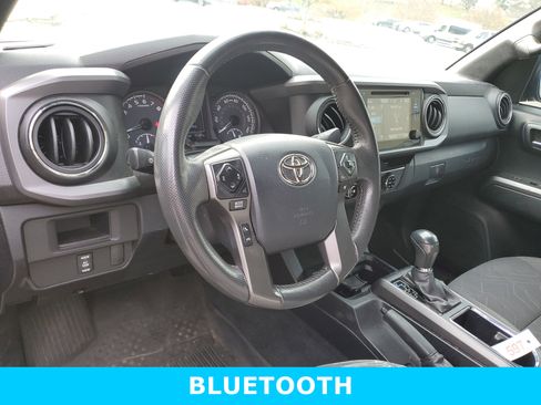 Used 2016 Toyota Tacoma TRD Sport image 11