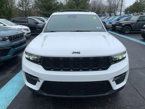 Used 2023 Jeep Grand Cherokee Altitude AWD/4WD image 9