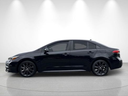 Used 2023 Toyota Corolla SE FWD image 2