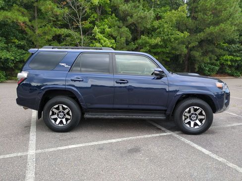 Used 2019 Toyota 4Runner TRD Off-Road Premium AWD/4WD image 3