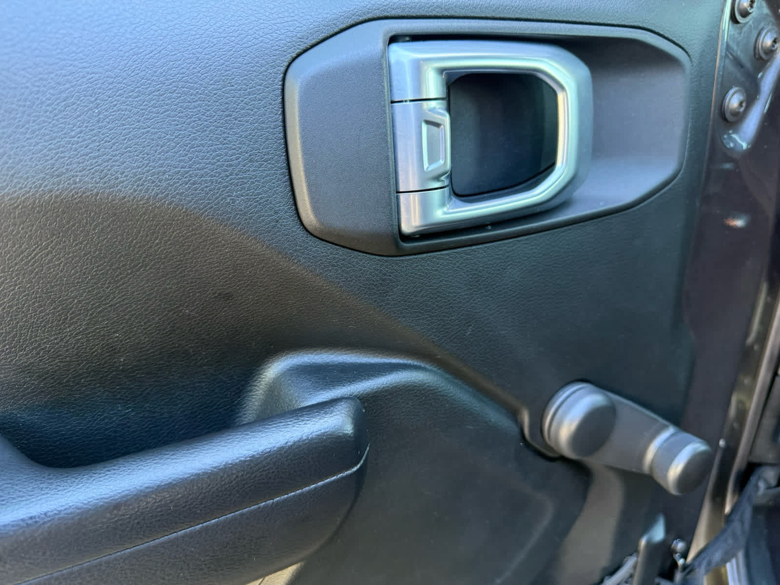 Used 2019 Jeep Wrangler Sport AWD/4WD image 12