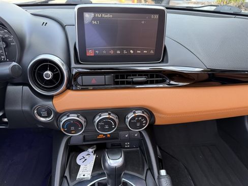 Used 2017 FIAT 124 Spider Lusso RWD image 25