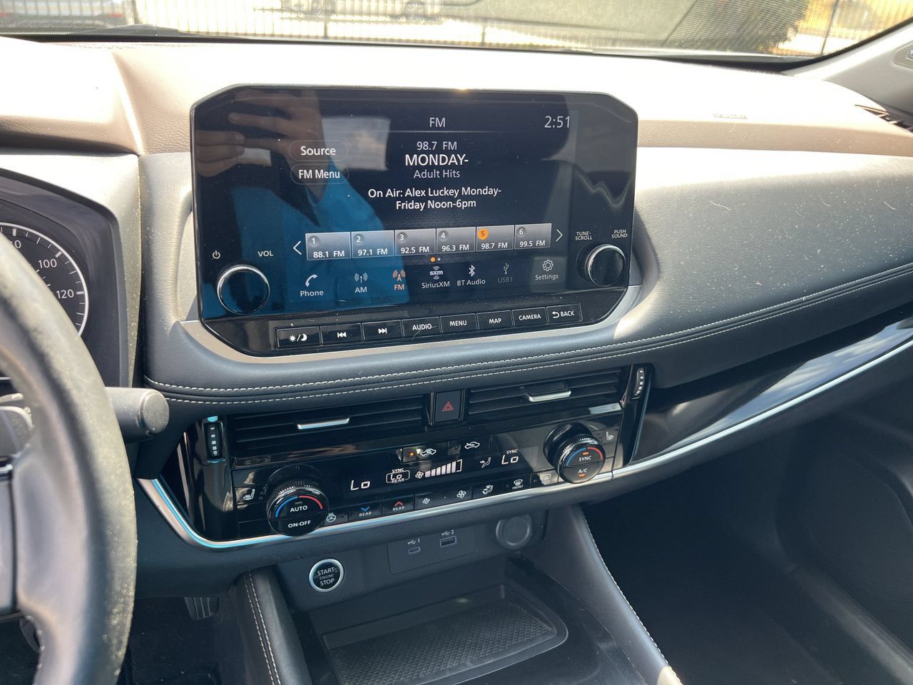 Used 2023 Nissan Rogue SL w/ SL Premium Package FWD image 8