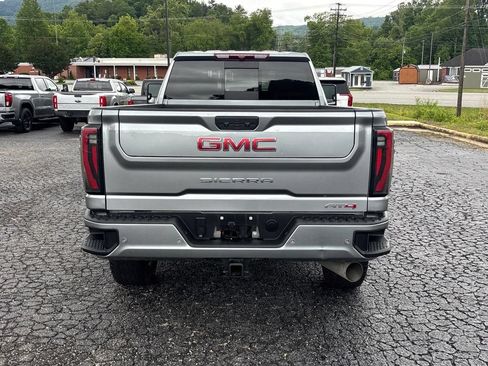 Used 2024 GMC Sierra 2500 AT4 w/ AT4 Preferred Package AWD/4WD image 6