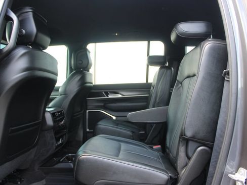 Used 2024 Jeep Wagoneer Series II AWD/4WD image 27