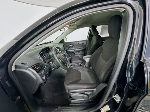 Used 2020 Jeep Cherokee Latitude FWD image 13