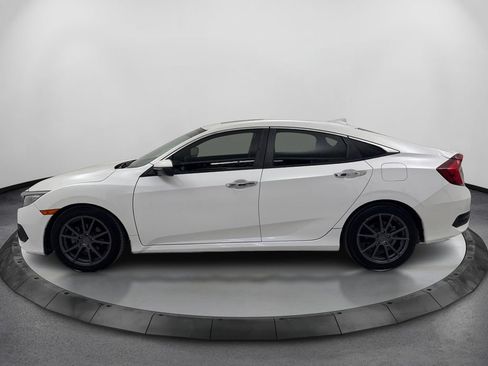 Used 2018 Honda Civic Touring image 9