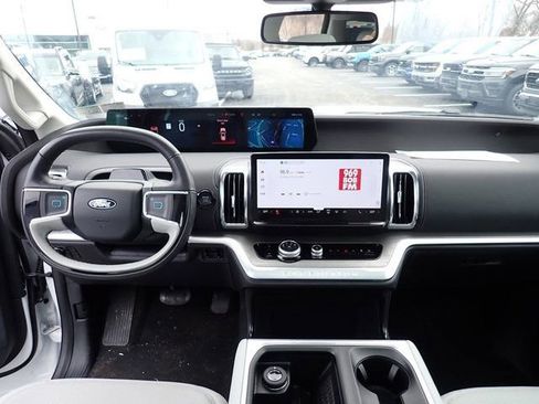 Certified 2025 Ford Expedition Max Platinum image 21