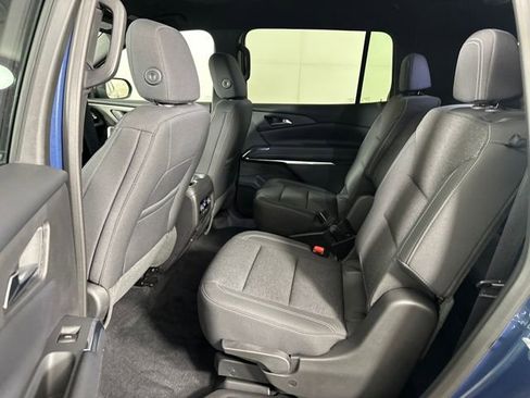 Used 2025 Chevrolet Traverse LT w/ Driver Confidence Package image 25