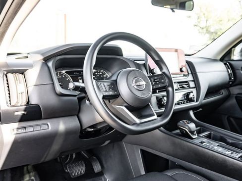 Used 2025 Nissan Pathfinder S FWD image 15