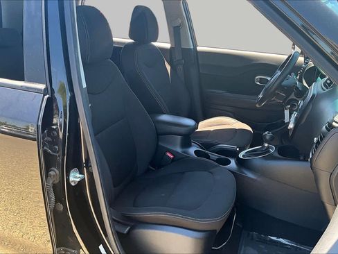 Used 2017 Kia Soul FWD image 8