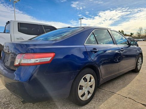 Used 2011 Toyota Camry LE image 4
