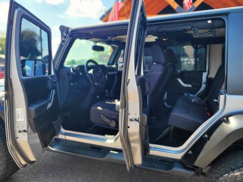 Used 2013 Jeep Wrangler Unlimited Sahara w/ Connectivity Group AWD/4WD image 7