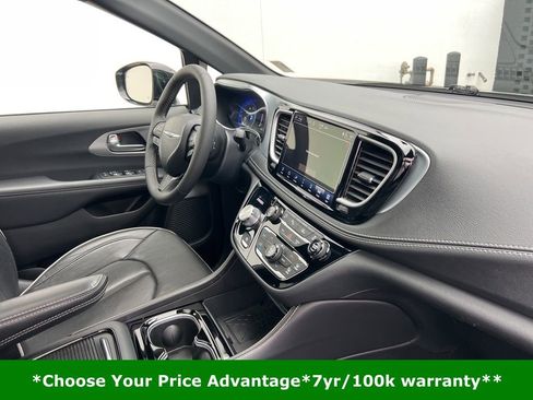 Certified 2025 Chrysler Pacifica Limited image 34