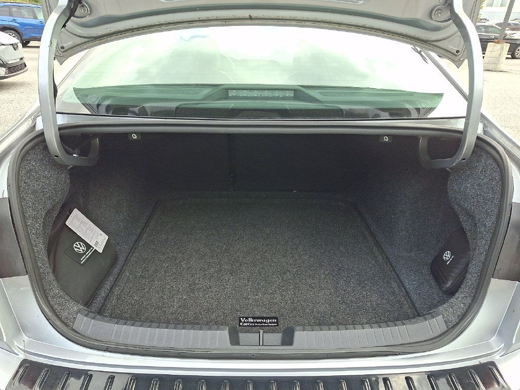 Used 2023 Volkswagen Jetta SEL FWD image 28