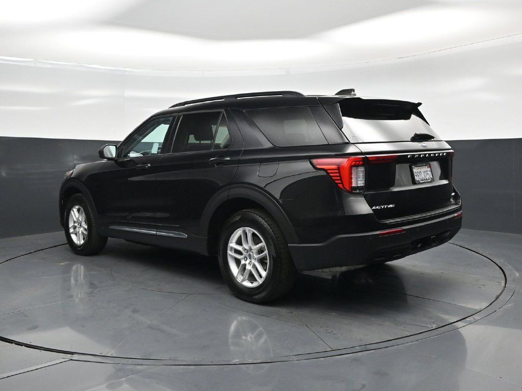 Certified 2025 Ford Explorer Active AWD/4WD image 7