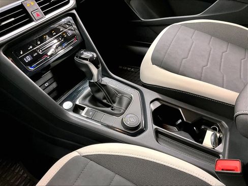 Certified 2025 Volkswagen Taos SE AWD/4WD image 20