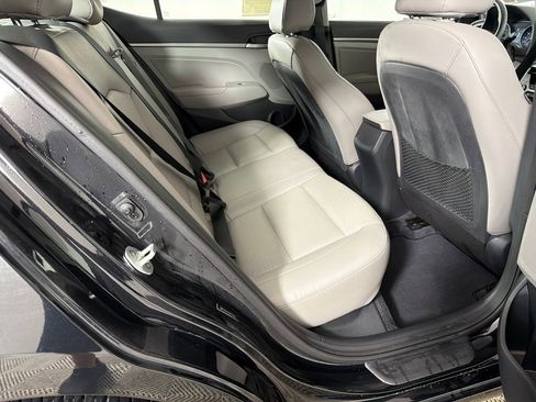Used 2017 Hyundai Elantra Limited image 15