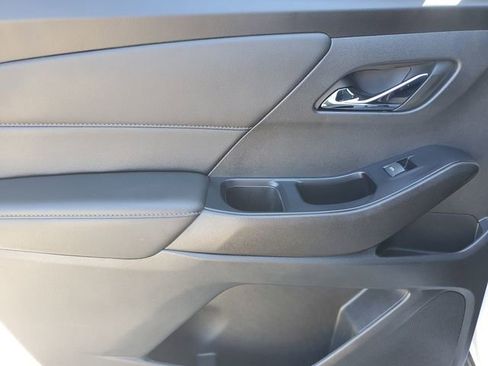 Used 2023 Chevrolet Traverse LT image 15