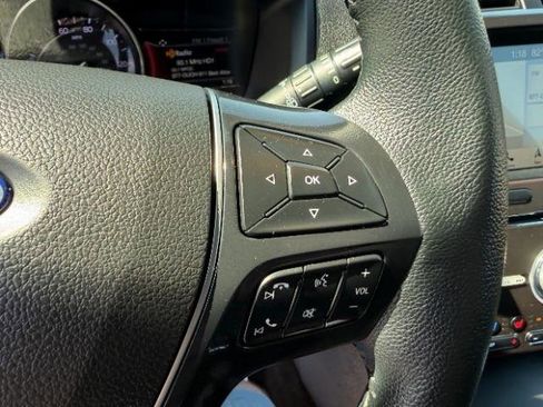 Used 2018 Ford Explorer Limited image 21