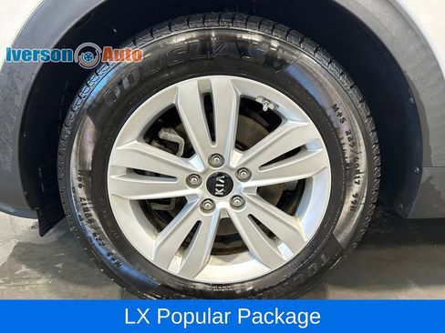 Used 2018 Kia Sportage LX w/ LX Technology Package FWD image 11