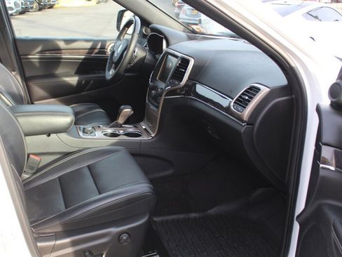 Used 2017 Jeep Grand Cherokee Overland AWD/4WD image 14
