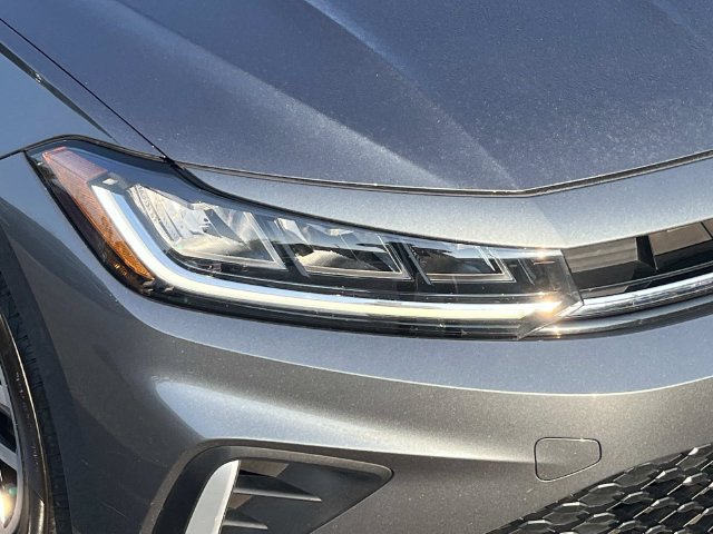 Used 2025 Volkswagen Jetta SE FWD image 10