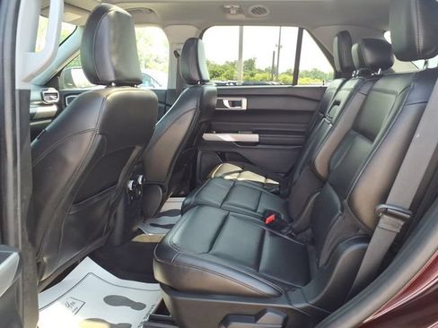 Certified 2022 Ford Explorer XLT w/ Equipment Group 202A AWD/4WD image 10