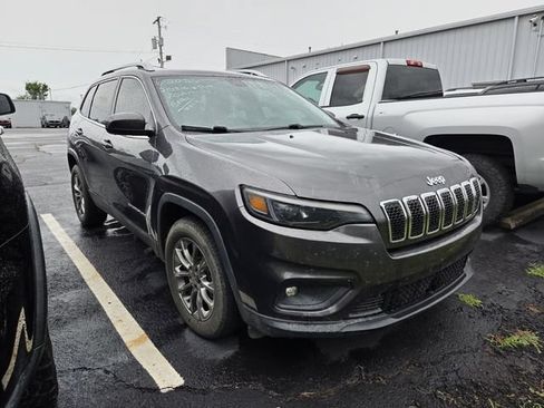 Used 2019 Jeep Cherokee Latitude Plus FWD image 2