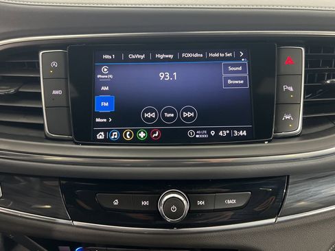 Used 2022 Buick Enclave Essence image 12