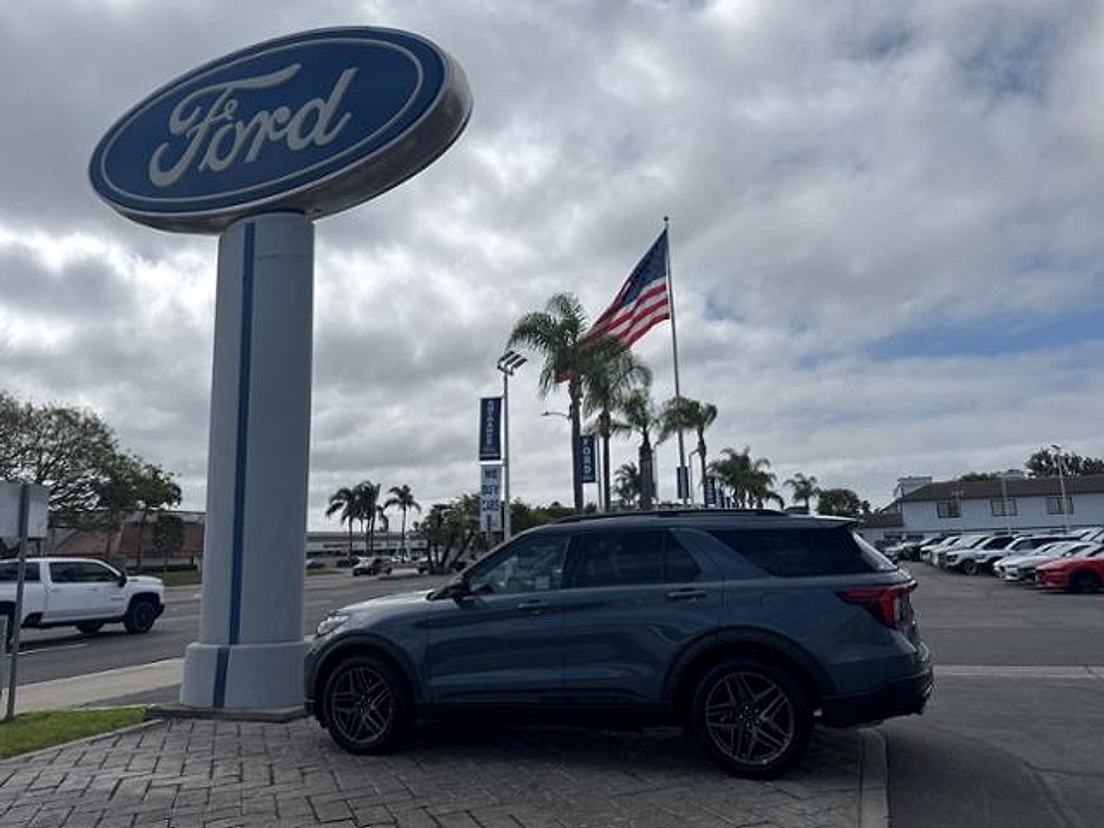 Used 2025 Ford Explorer ST w/ Sun And Sound Package AWD/4WD image 24